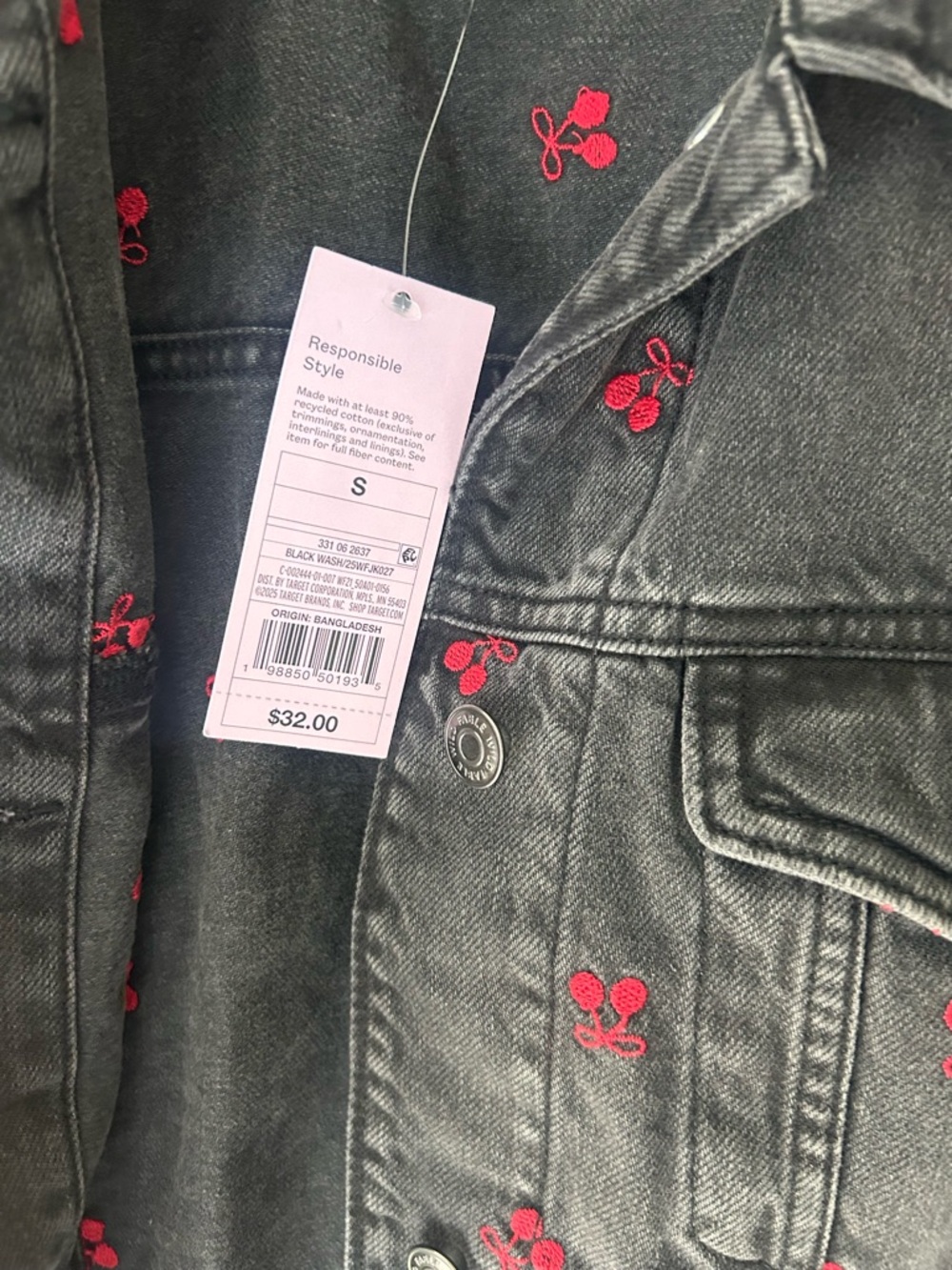 ⭐️ NEW wild fable Small Black Denim Oversized Trucker Vest Red Cherry Embroidery - Picture 4 of 8